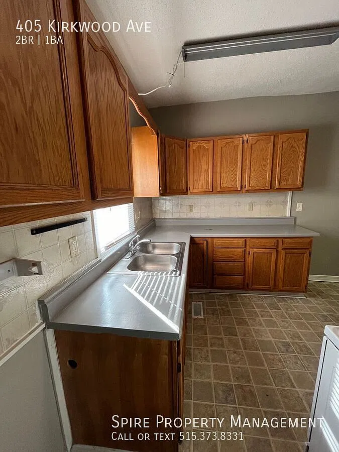 Spacious 2 bed house with fenced in yard and covered patio — Photo 4
