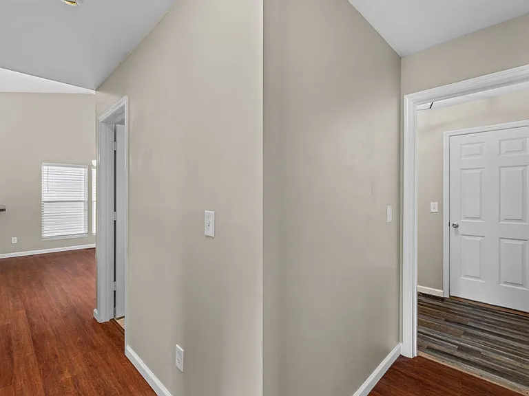 6593 Buckingham Palace Dr — Photo 20