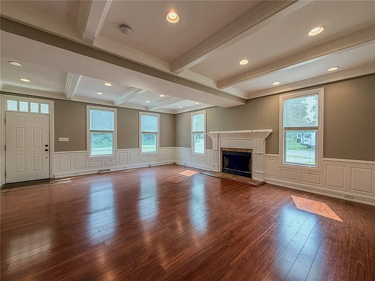 4349 Glen Eden Rd — Photo 3