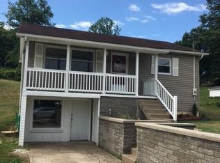 2417 Eloise Dr, Hurricane, WV 25526