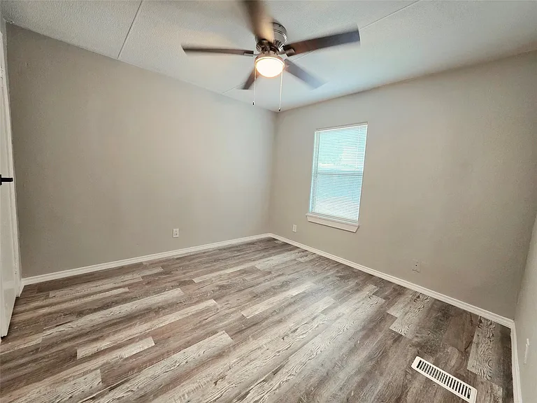 310 Paddock St #6 — Photo 10