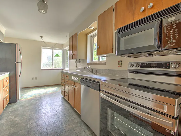 1636 Conger Ave NW — Photo 6