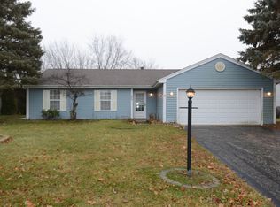 953 Plymouth Ln, Island Lake, IL 60042