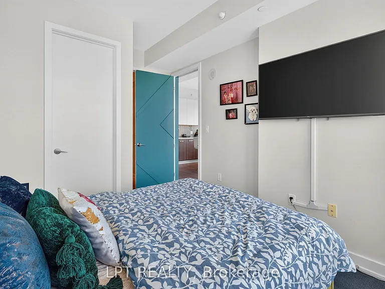 111 Champagne Ave S #307 — Photo 10