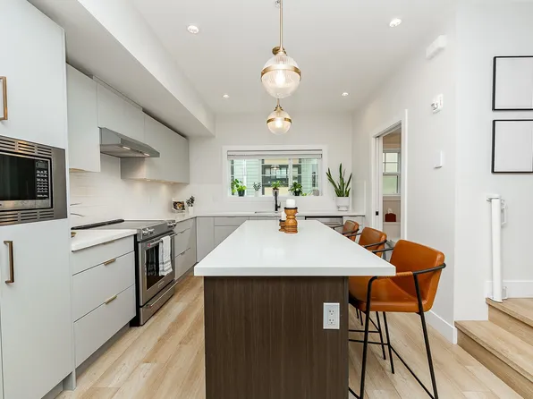 80 Elgin St #202, Pt Moody, BC V3H 2M8
