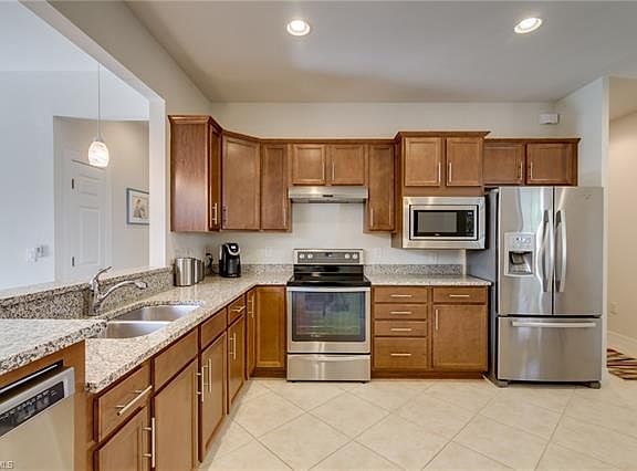 4th image of 10917 Clarendon St