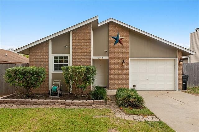 1st image of 2206 Carousel Dr