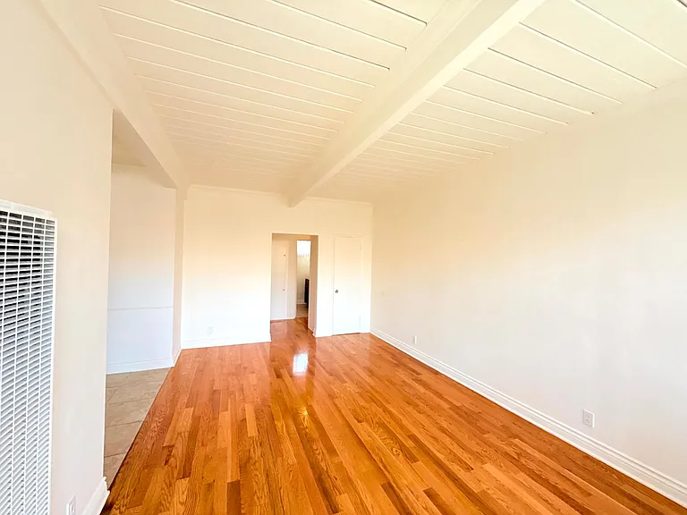 1376 N. Serrano Avenue — Photo 24