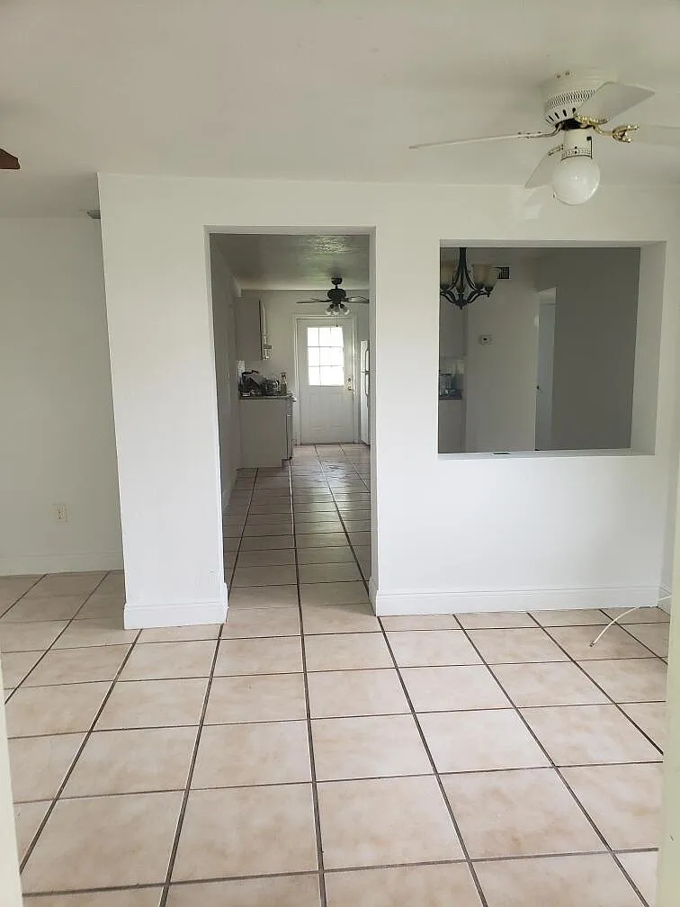 3 bed, 1.0 bath, 1076 sqft, $1,895 — Photo 3