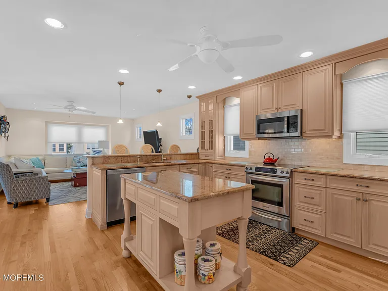 18 Meadow Ave — Photo 6