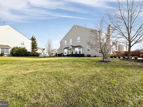 2nd image of 25 Camellia Ct