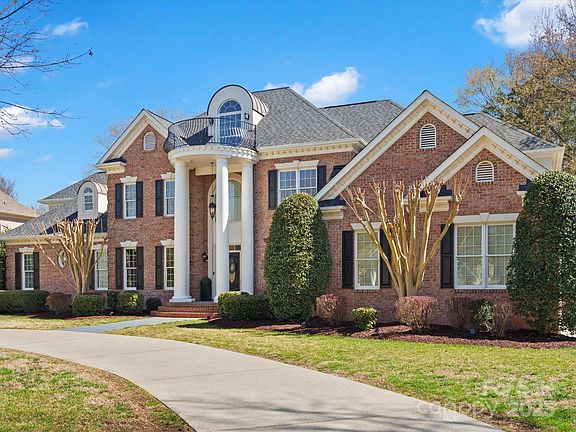 3rd image of 1511 Churchill Downs Dr