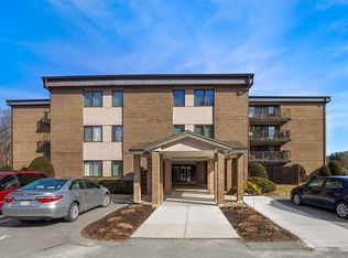 1 Ledgewood Way APT 8, Peabody, MA 01960