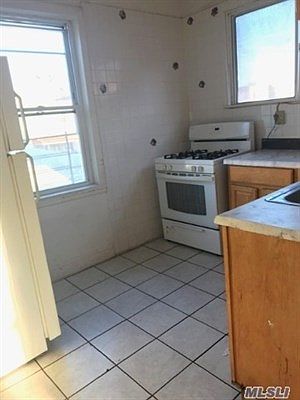 5th image of 3123 97th St