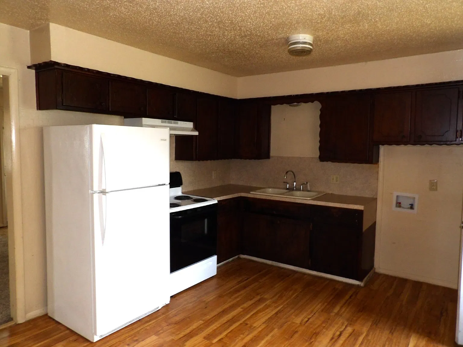 3 bed, 1100 sqft, $825 — Photo 2