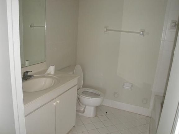 5th image of 1271 SE 27th St Unit 101
