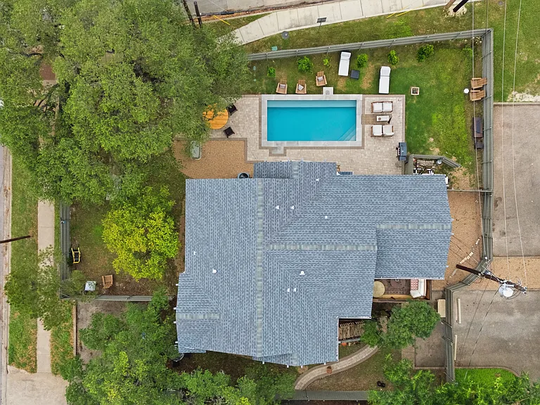 815 Annie St W — Photo 44