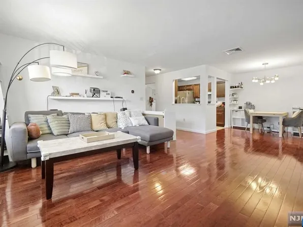 38 Garden Pl APT 132, Edgewater, NJ 07020