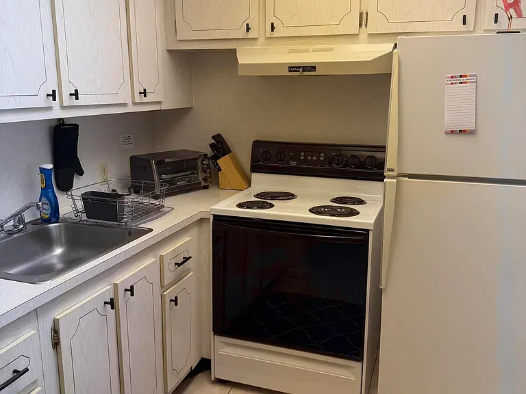 469 Mansfield Dr #L — Photo 2