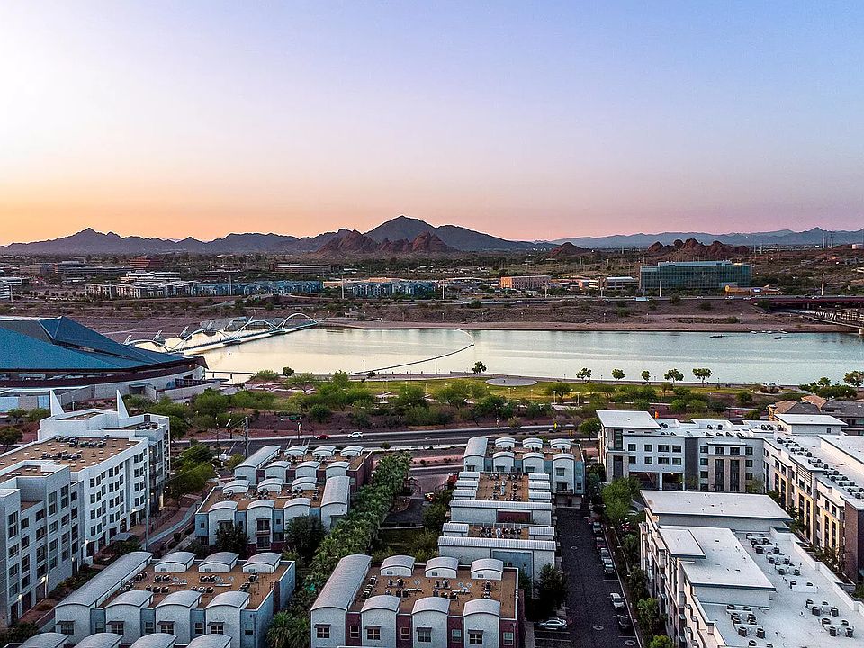 A short walk to Tempe Town Lake