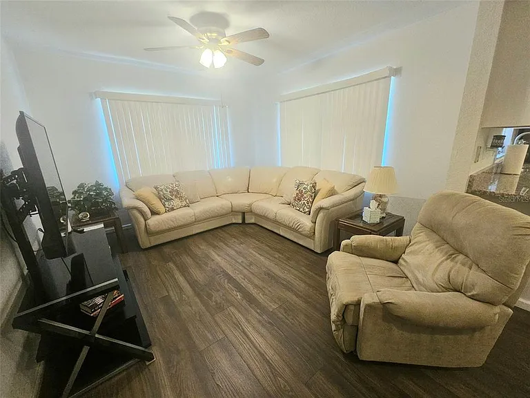 1011 Tropical Ave NW — Photo 12