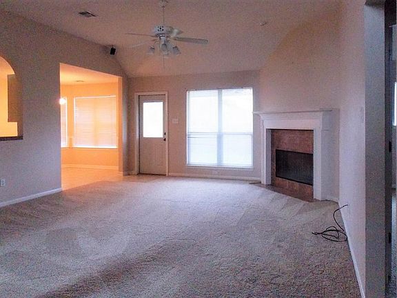 3rd image of 1008 Woodhollow Dr