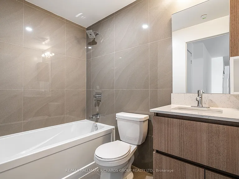 665 Queen St E #401 — Photo 7