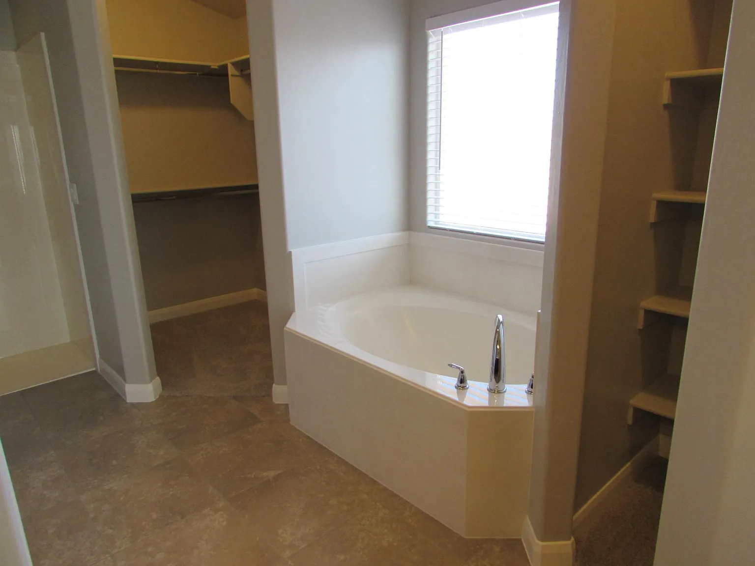 3 bed, 1669 sqft, $2,300 — Photo 2