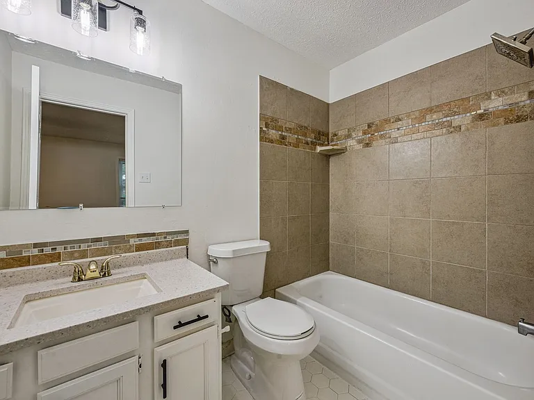 6137 Quince Rd — Photo 17