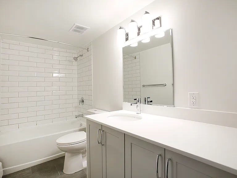3434 Eglinton Ave E — Photo 5