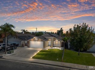 5808 Autumn Crest Dr, Bakersfield, CA 93313
