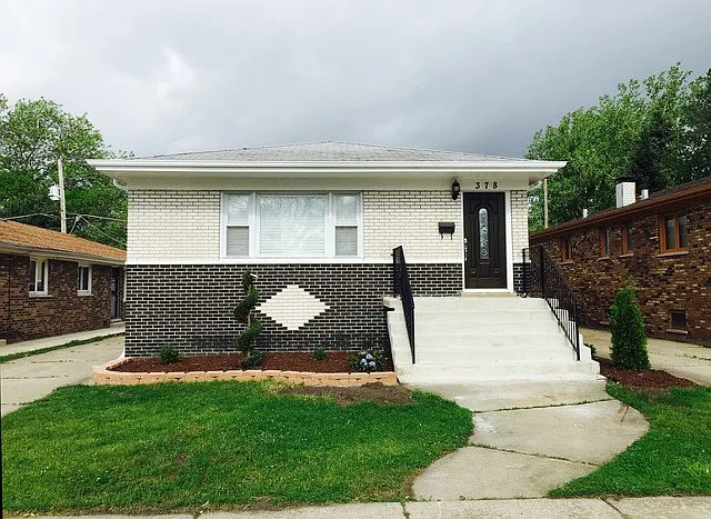 378 Mackinaw Ave photo 1