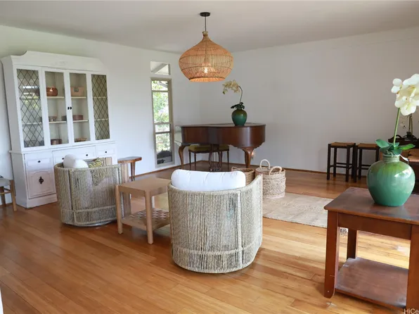 1587 Lehia St, Honolulu, HI 96818