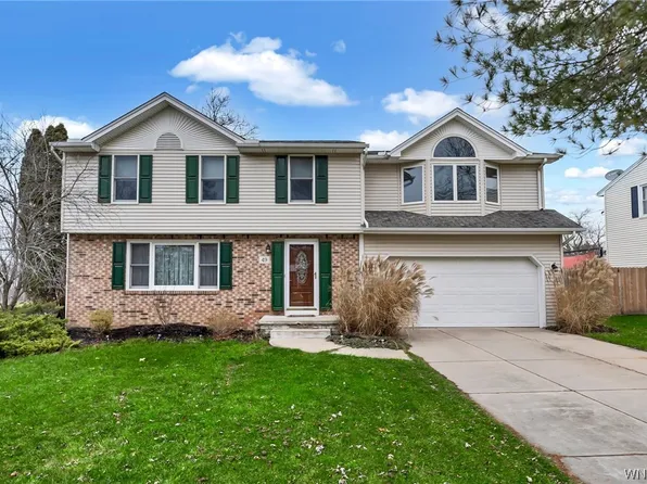 49 Colonial Dr, Grand Island, NY 14072