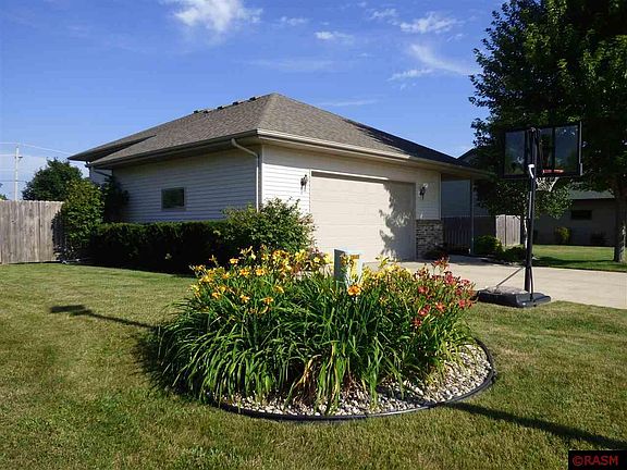 4th image of 125 Whispering Pines Ct
