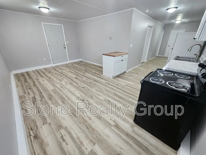 2 bed, 1.0 bath, $975 — Photo 4