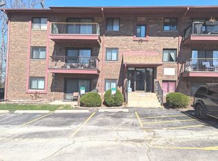 8473 Archer Ave APT 104, Willow Springs, IL
