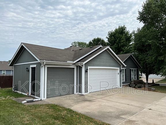 2nd image of 857 SW Country Hill Dr