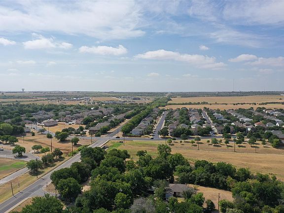 4th image of 910 E 20th St