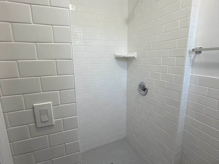 100 Kingsland Ave #1R — Photo 10