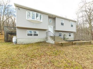 142 Mountain Rd, Pleasant Valley, NY 12569