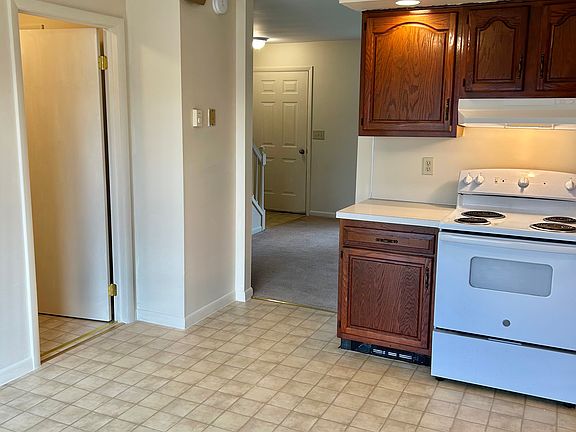 5th image of 106 W 3rd St APT A