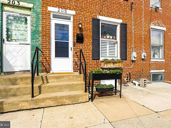2nd image of 205 E 4th St