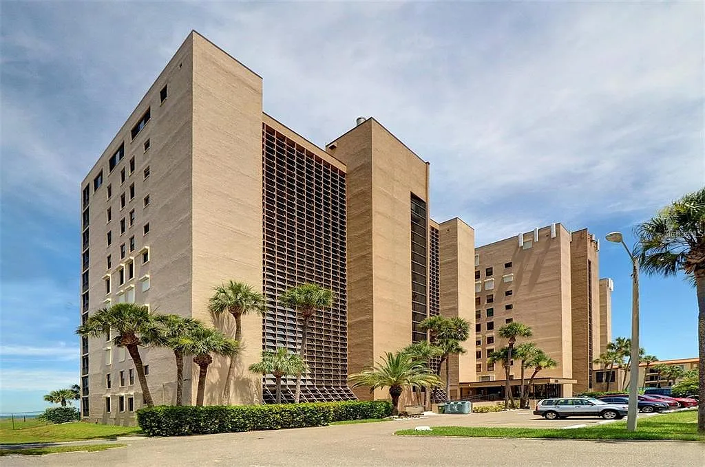 2 bed, 2.0 bath, 1275 sqft, $5,000 — Photo 3