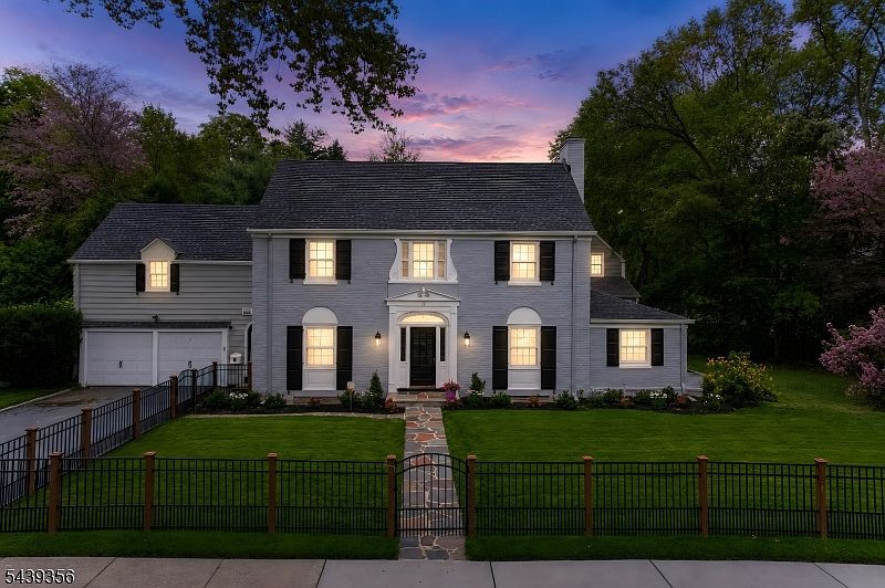 1st image of 12 Marquette Rd