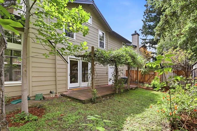 3 bed, 2.5 bath, 1450 sqft, $1,949 — Photo 2