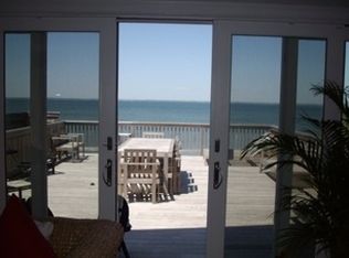 25 Oakhurst Rd, Hampton Bays, NY 11946