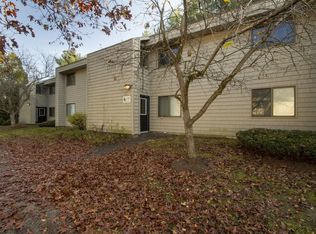 8 Hawthorne Cir, South Burlington, VT 05403