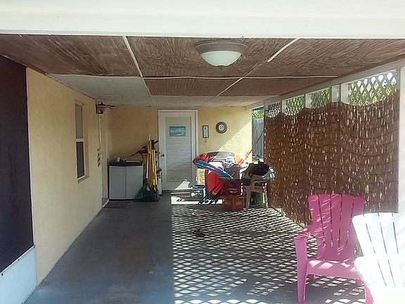 3rd image of 1585 NE Hilltop St