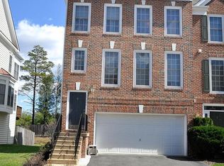 25240 Dunvegan Sq, Chantilly, VA 20152